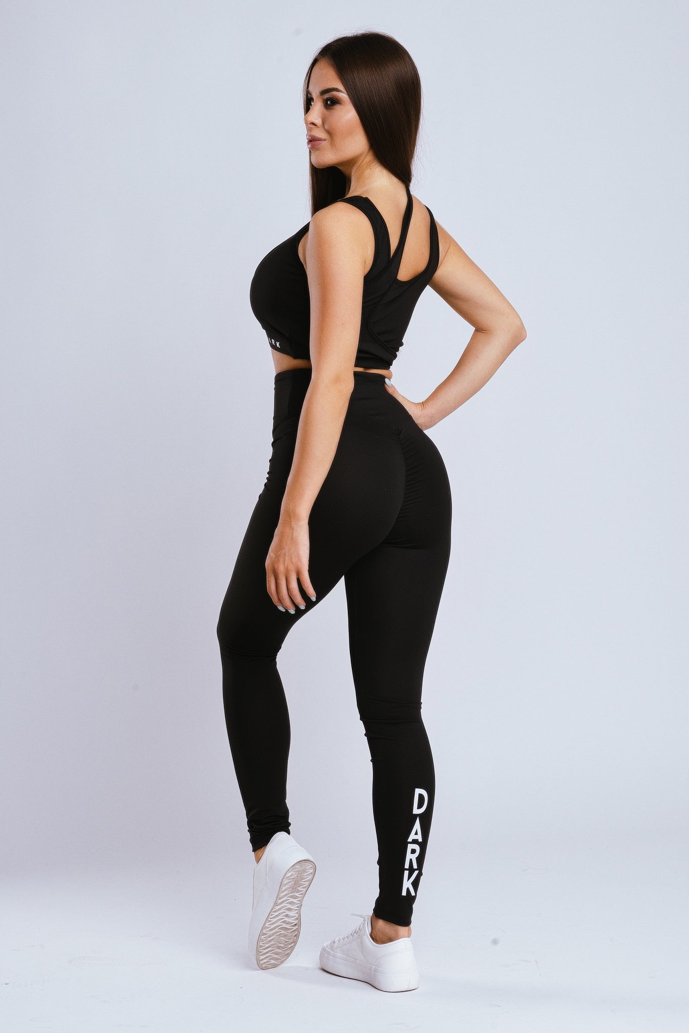 Pilar Dark Szett